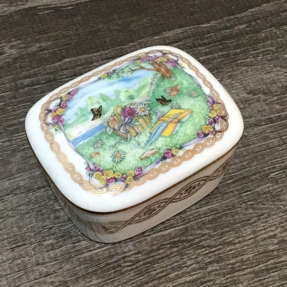 Heritage House Classics Vintage Music Box